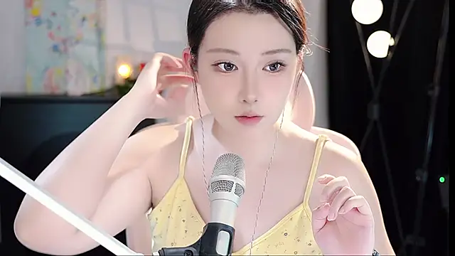 Snapshot of Dou-Dou-er chatting on 10, 9, 2025 Dou-Dou-er online show from 10, 9, 2025