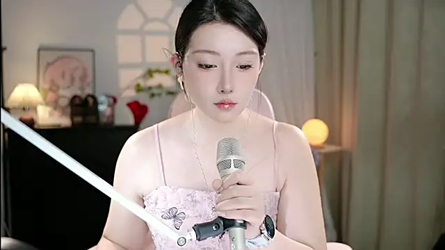 Snapshot of Dou-Dou-er chatting on 5, 10, 2025 Dou-Dou-er online show from 5, 10, 2025