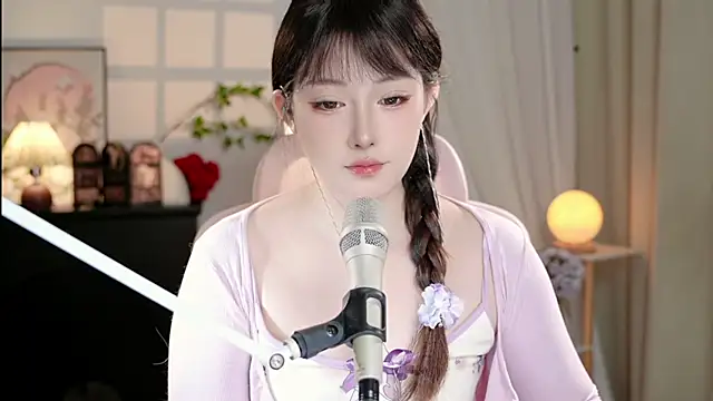 Snapshot of Dou-Dou-er chatting on 9, 10, 2025 Dou-Dou-er online show from 9, 10, 2025