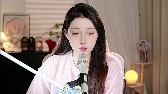Snapshot of Dou-Dou-er chatting on 15, 10, 2025 Dou-Dou-er online show from 15, 10, 2025