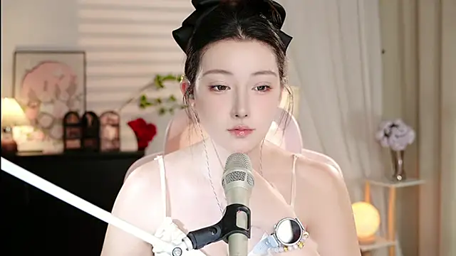 Snapshot of Dou-Dou-er chatting on 16, 10, 2025 Dou-Dou-er online show from 16, 10, 2025