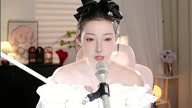 Snapshot of Dou-Dou-er chatting on 17, 10, 2025 Dou-Dou-er online show from 17, 10, 2025