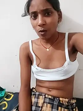 Snapshot of Divya-2007 chatting on 9, 10, 2025 Divya-2007 online show from 9, 10, 2025