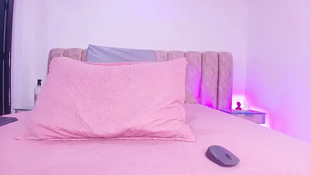 Auroraa miller online show from 29, 11, 2025