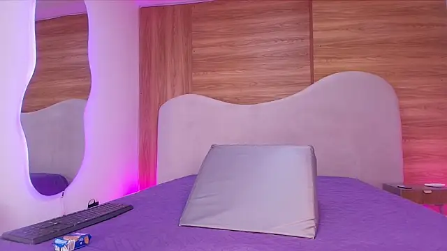 Snapshot of Auroraa_miller chatting on 18, 3, 2026 Auroraa miller online show from 18, 3, 2026