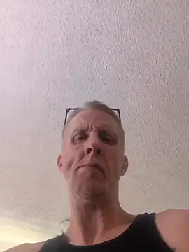 Snapshot of VibeyLovers chatting on 8, 11, 2025 VibeyLovers online show from 8, 11, 2025