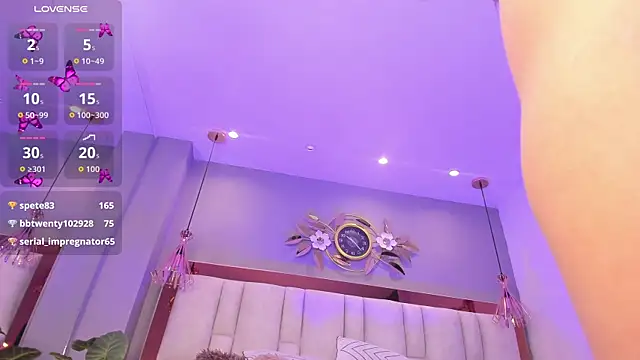 ArianaGolden online show from 9, 11, 2025