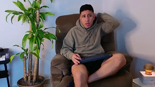 Snapshot of Fraannco chatting on 22, 10, 2025 Fraannco online show from 22, 10, 2025