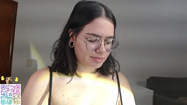Snapshot of crystalll_room chatting on 1, 7, 2026 crystalll room online show from 1, 7, 2026