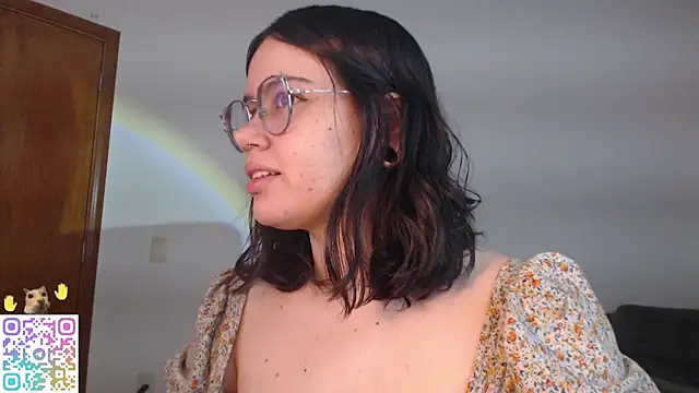 Snapshot of crystalll_room chatting on 16, 7, 2026 crystalll room online show from 16, 7, 2026
