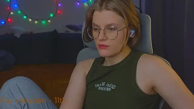 Snapshot of _JessieVibes chatting on 25, 10, 2025 JessieVibes online show from 25, 10, 2025