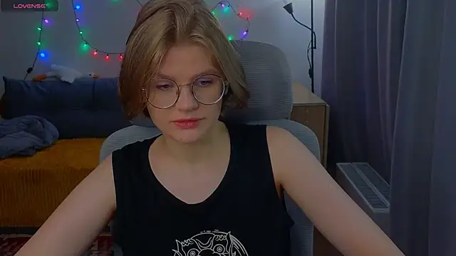 Snapshot of _JessieVibes chatting on 28, 10, 2025 JessieVibes online show from 28, 10, 2025