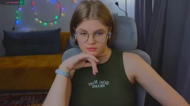 Snapshot of _JessieVibes chatting on 5, 11, 2025 JessieVibes online show from 5, 11, 2025