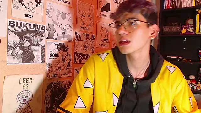 Snapshot of Mickey_Magic chatting on 5, 3, 2025 Mickey Magic online show from 5, 3, 2025