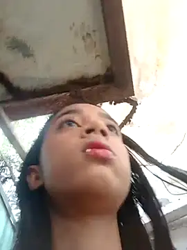 Zoe Sweett18 online show from 5, 3, 2025