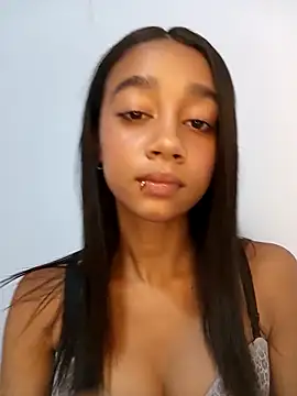 Snapshot of Zoe_Sweett18 chatting on 4, 5, 2026 Zoe Sweett18 online show from 4, 5, 2026