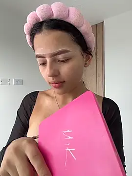 Snapshot of Sofia18_pinkk chatting on 10, 2, 2026 Sofia18 pinkk online show from 10, 2, 2026