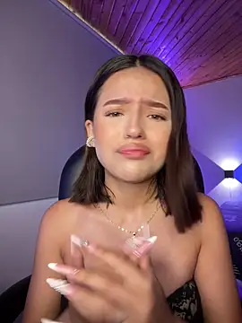 Snapshot of Sofia18_pinkk chatting on 4, 3, 2026 Sofia18 pinkk online show from 4, 3, 2026