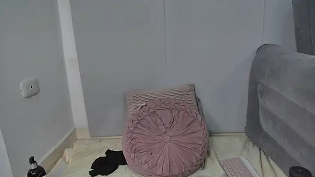 AmandaBrooks 18 online show from 9, 4, 2026