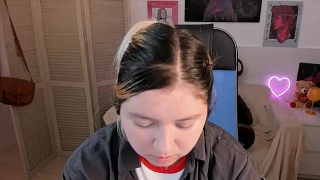 Snapshot of DiaAngell chatting on 23, 9, 2025 DiaAngell online show from 23, 9, 2025