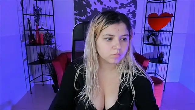 Snapshot of DiaAngell chatting on 9, 10, 2025 DiaAngell online show from 9, 10, 2025