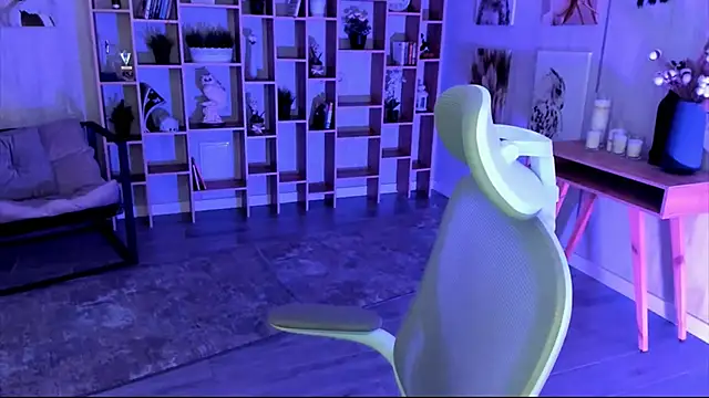 Snapshot of DiaAngell chatting on 10, 10, 2025 DiaAngell online show from 10, 10, 2025