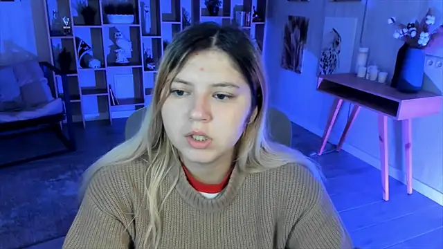 Snapshot of DiaAngell chatting on 13, 10, 2025 DiaAngell online show from 13, 10, 2025