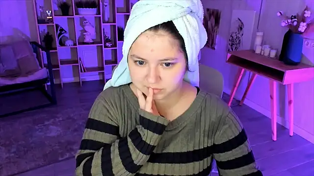 Snapshot of DiaAngell chatting on 14, 10, 2025 DiaAngell online show from 14, 10, 2025