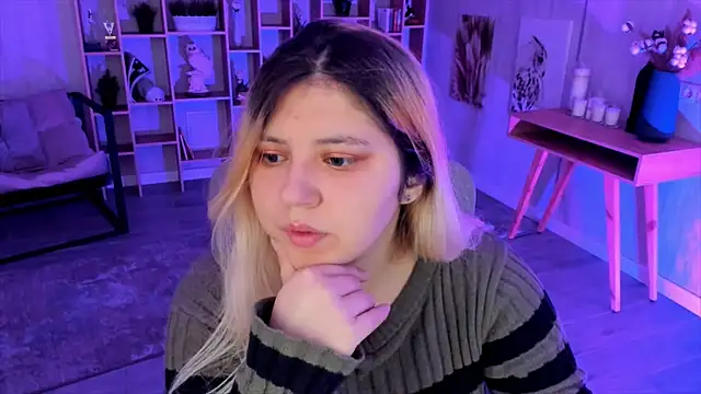 Snapshot of DiaAngell chatting on 17, 10, 2025 DiaAngell online show from 17, 10, 2025