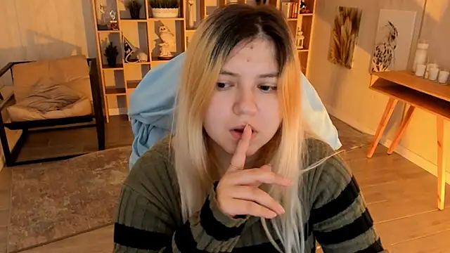 Snapshot of DiaAngell chatting on 26, 10, 2025 DiaAngell online show from 26, 10, 2025