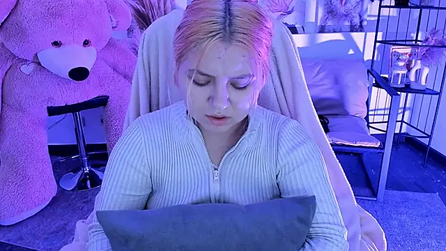 Snapshot of DiaAngell chatting on 24, 11, 2025 DiaAngell online show from 24, 11, 2025