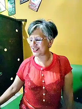 Snapshot of ilonna2025 chatting on 7, 5, 2026 ilonna2025 online show from 7, 5, 2026