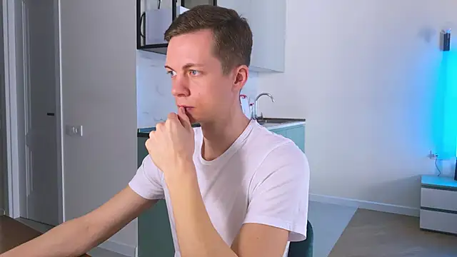 Snapshot of max_shy chatting on 10, 3, 2025 max shy online show from 10, 3, 2025