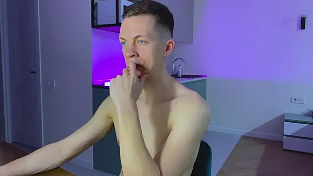 Snapshot of max_shy chatting on 19, 3, 2025 max shy online show from 19, 3, 2025