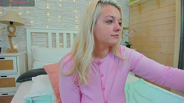 Snapshot of Misty__Fox chatting on 15, 3, 2025 Misty  Fox online show from 15, 3, 2025