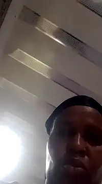 bubblendz1988 online show from 8, 3, 2025