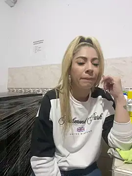 viktoria davis  online show from 5, 2, 2025