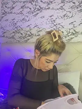 viktoria davis  online show from 21, 2, 2025