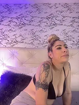 viktoria davis  online show from 25, 2, 2025