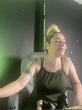 viktoria davis  online show from 6, 3, 2025