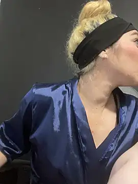 viktoria davis  online show from 18, 3, 2025