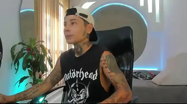 Snapshot of tattokoi chatting on 1, 3, 2025 tattokoi online show from 1, 3, 2025