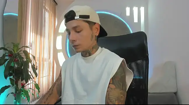 Snapshot of tattokoi chatting on 2, 3, 2025 tattokoi online show from 2, 3, 2025