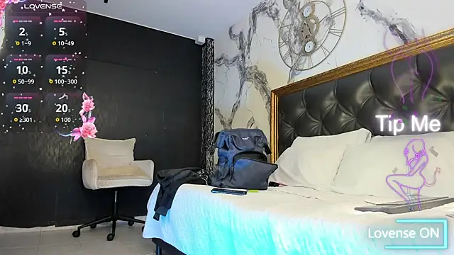 DalayMoore online show from 4, 2, 2026