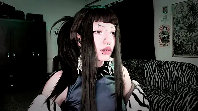 Snapshot of roxy_toxic chatting on 6, 3, 2026 roxy toxic online show from 6, 3, 2026