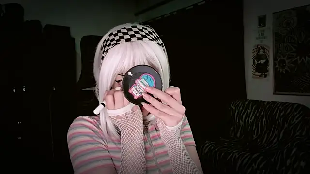 Snapshot of roxy_toxic chatting on 9, 4, 2026 roxy toxic online show from 9, 4, 2026