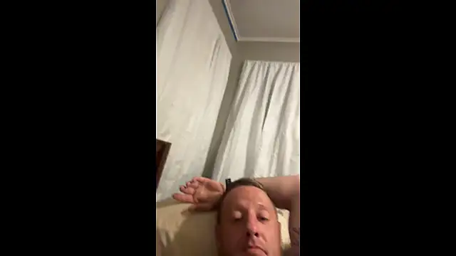 Snapshot of biggzee6 chatting on 4, 4, 2026 biggzee6 online show from 4, 4, 2026