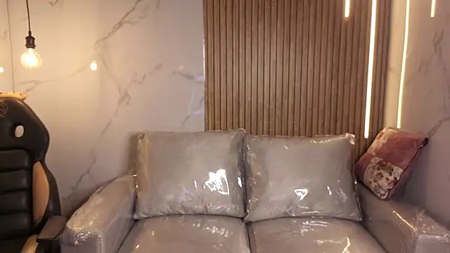 Snapshot of Kitten_Cam chatting on 12, 1, 2026 Kitten Cam online show from 12, 1, 2026