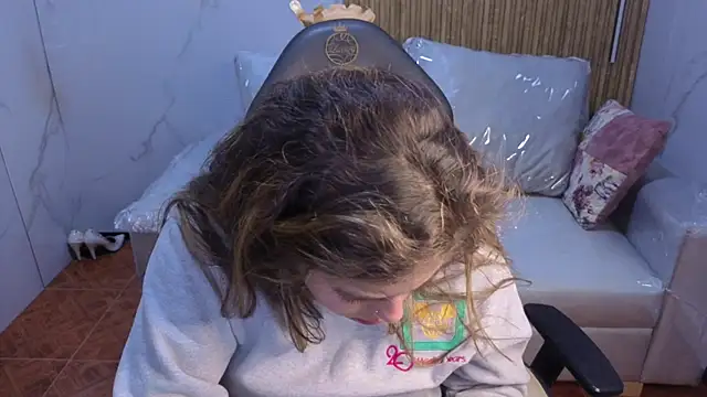 Snapshot of Kitten_Cam chatting on 15, 1, 2026 Kitten Cam online show from 15, 1, 2026