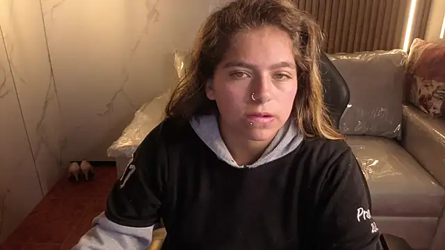 Snapshot of Kitten_Cam chatting on 17, 1, 2026 Kitten Cam online show from 17, 1, 2026